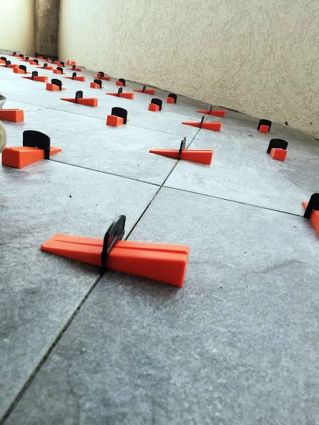 StrataWedge Tile Leveling System